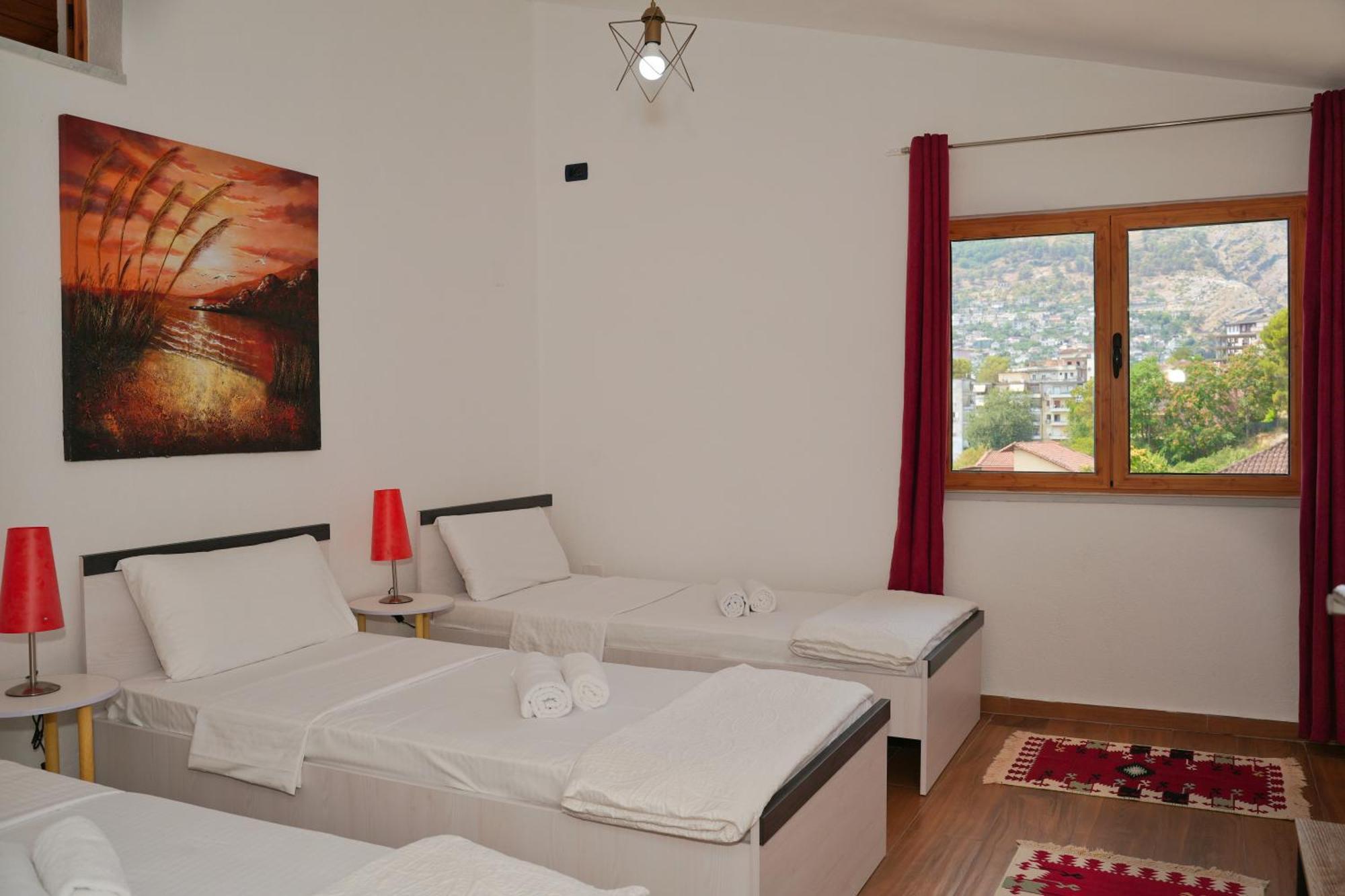 The View Rooms And Terrace Гірокастра Екстер'єр фото