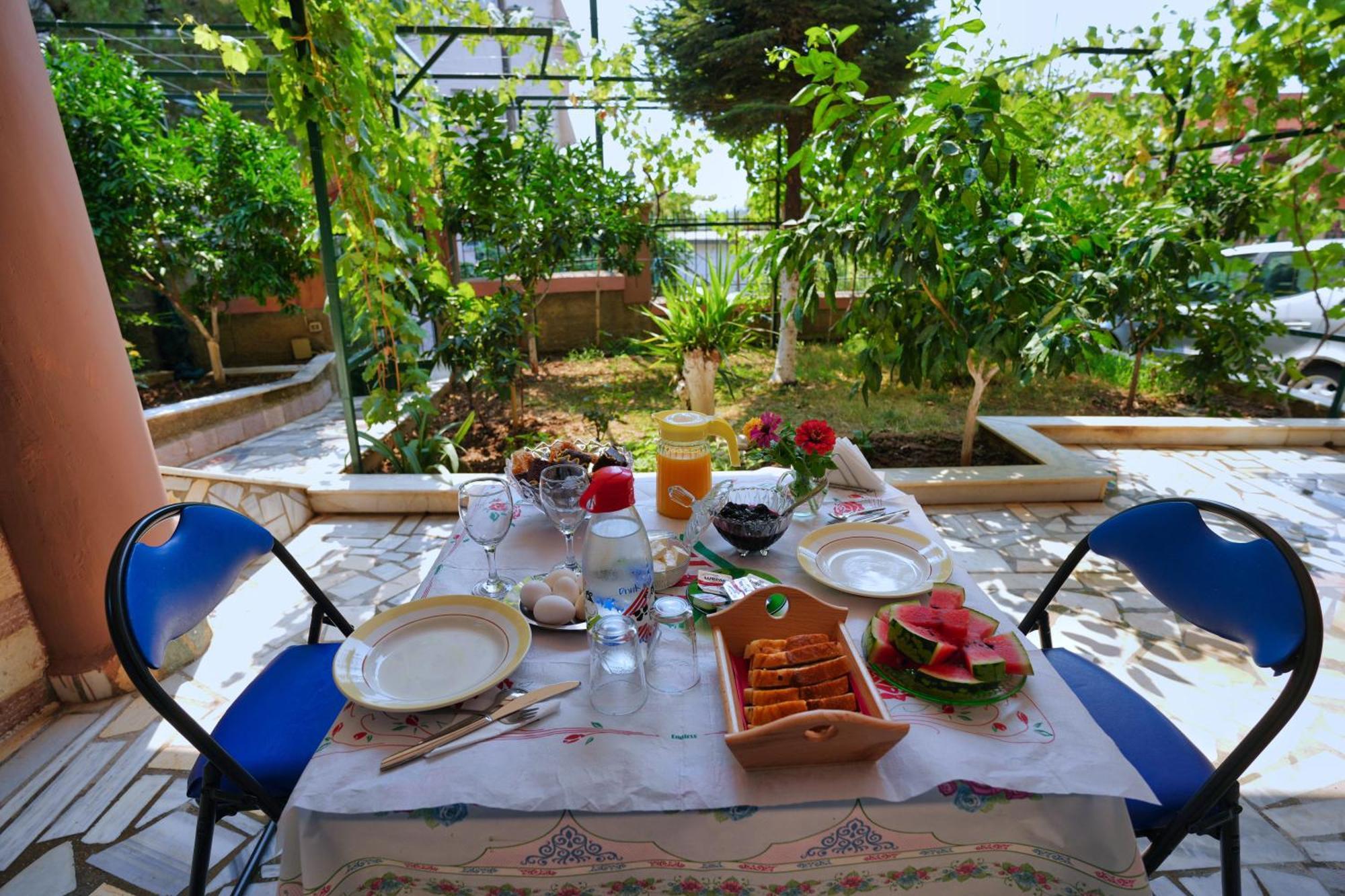 The View Rooms And Terrace Гірокастра Екстер'єр фото